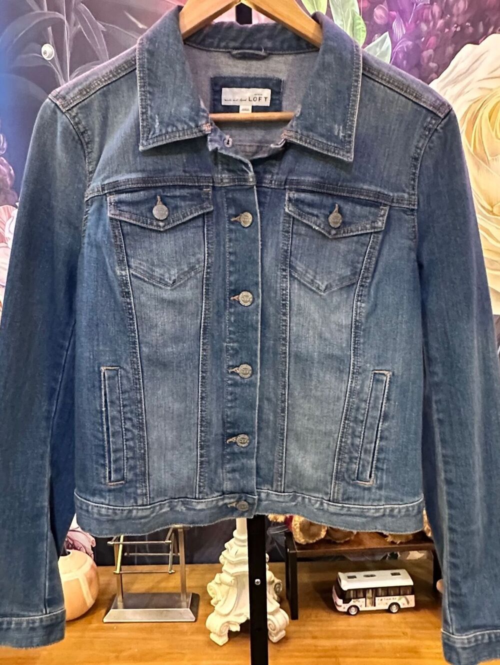 LOFT M Denim Jacket Classic Trucker Jean Jacket 4 Pocket Casual Everyday Blue